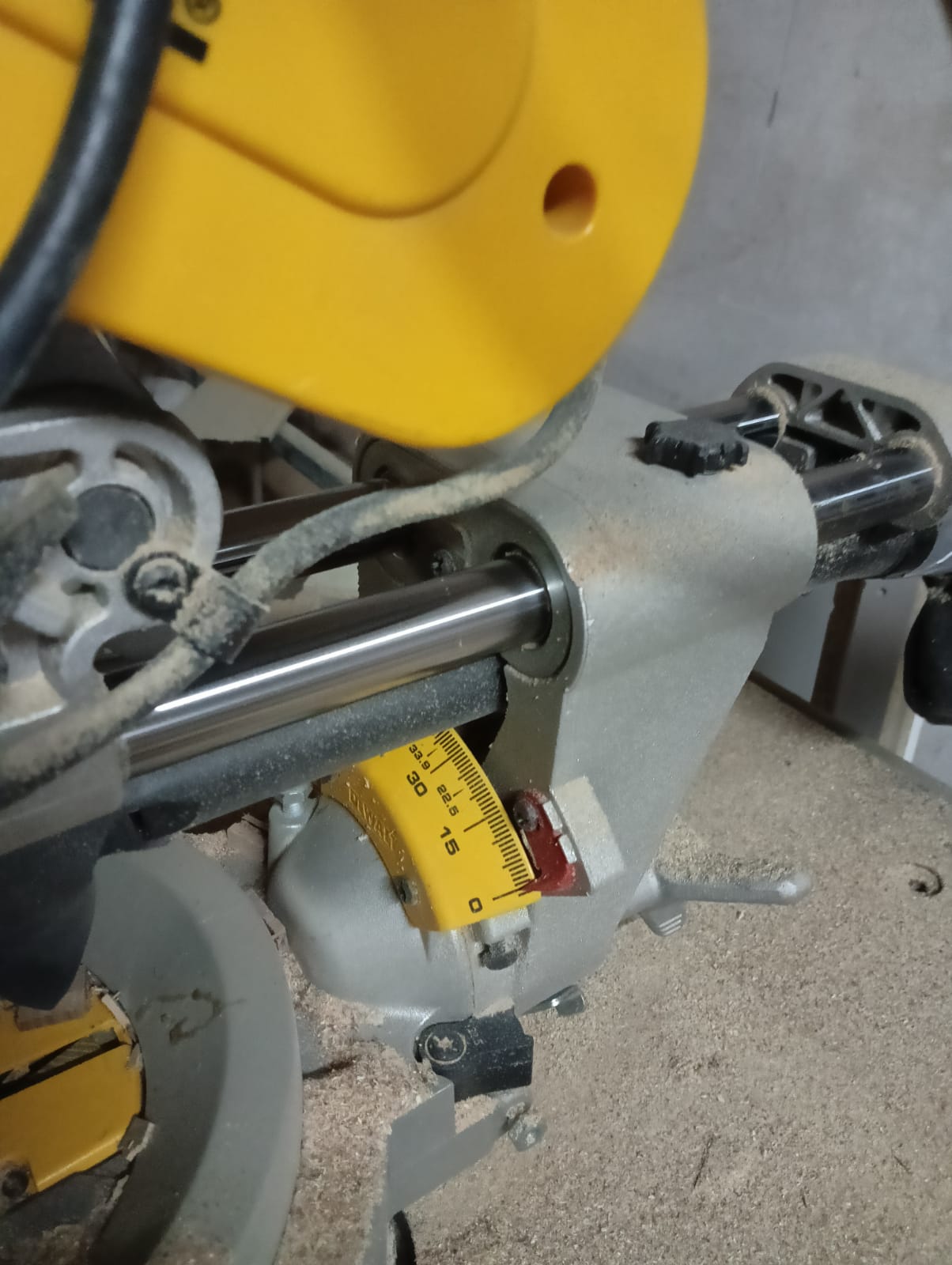 Ukośnica Dewalt DWS 780 - obrazek 3