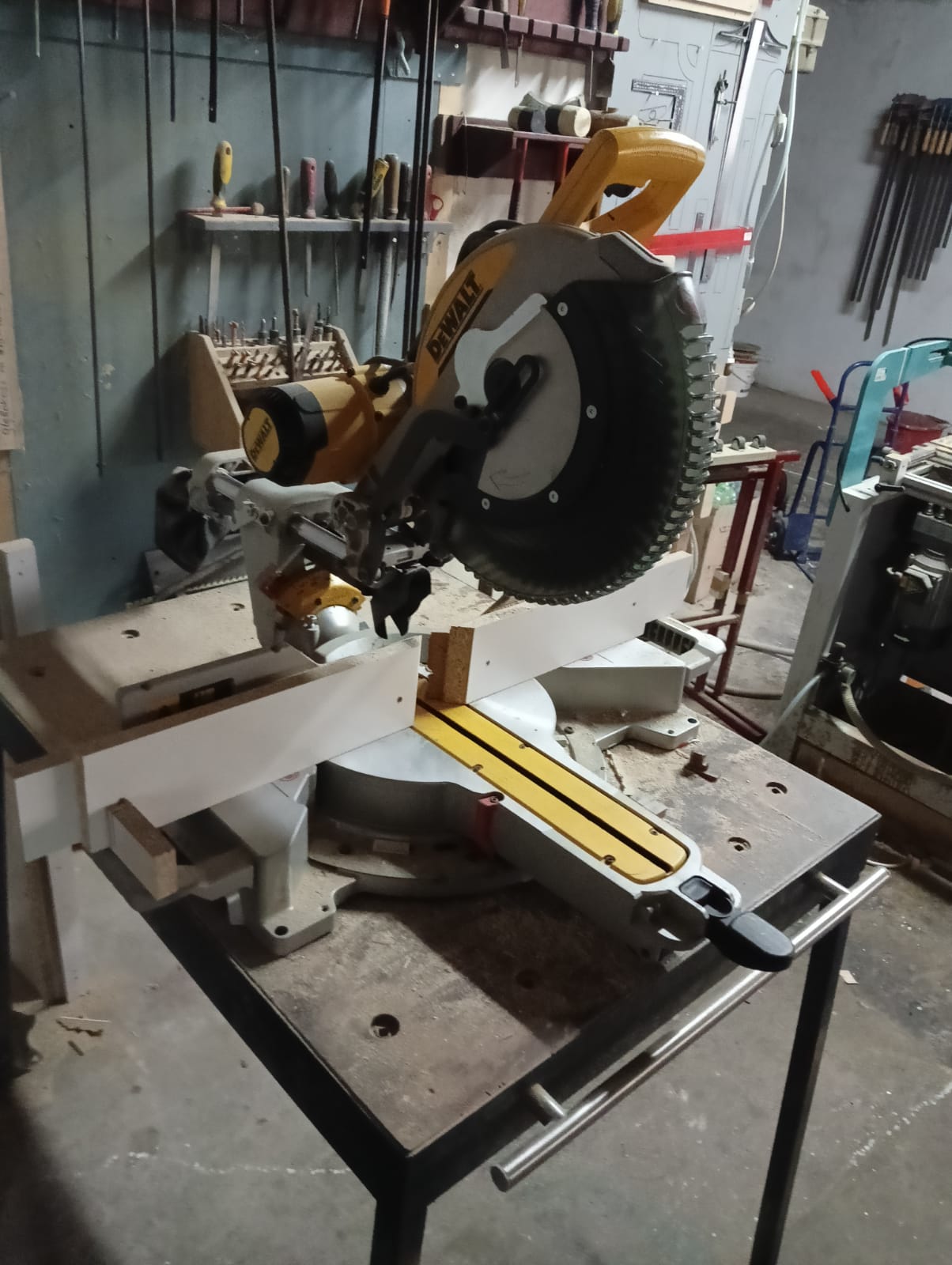 Ukośnica Dewalt DWS 780 - obrazek 4