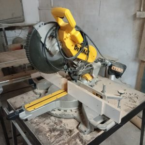 Ukośnica Dewalt DWS 780