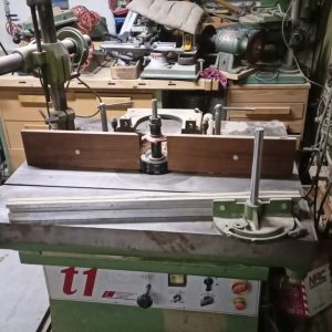 Frezarka z wózkiem i posuwem SCM